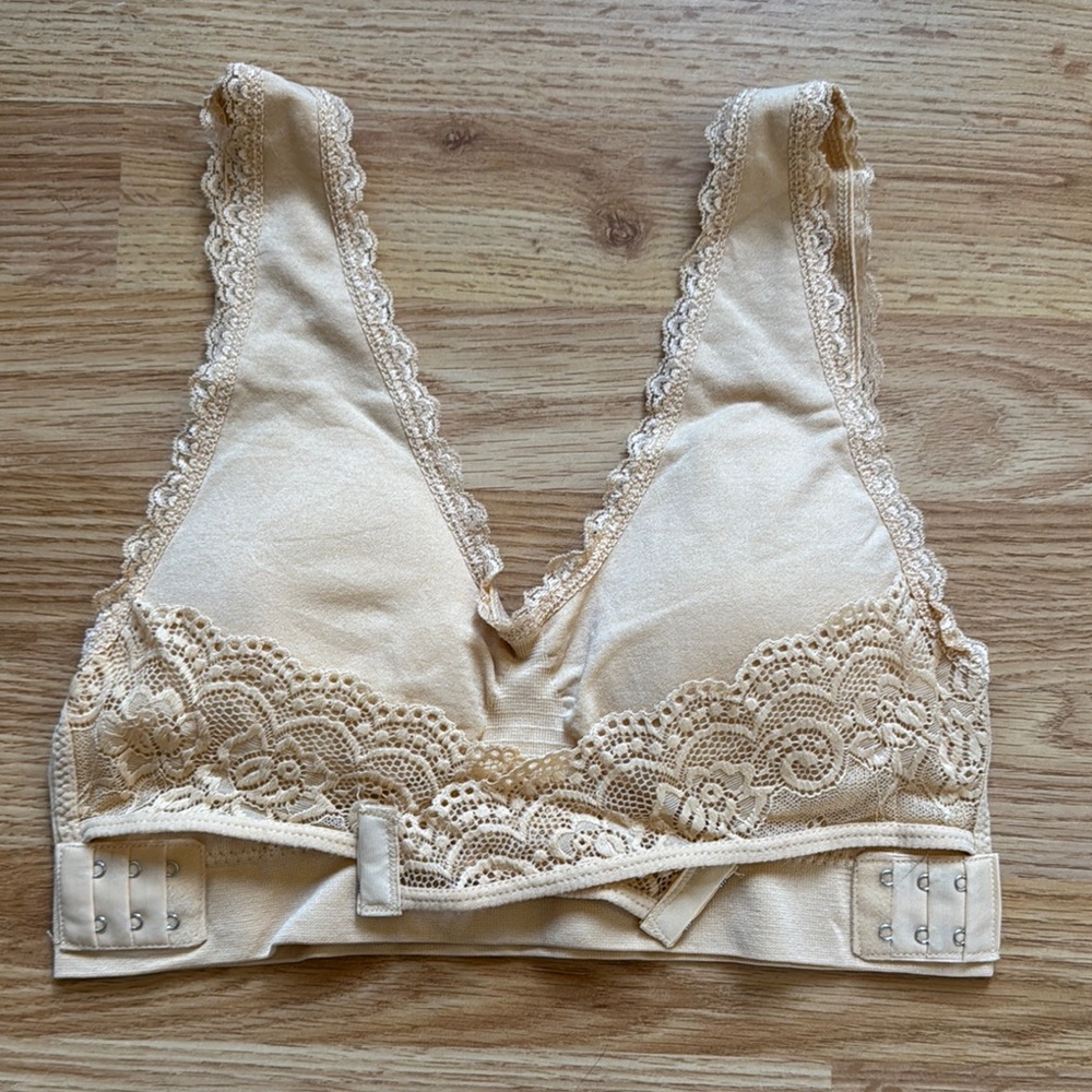 Lace Trimmed Adjustable Bralette - size M